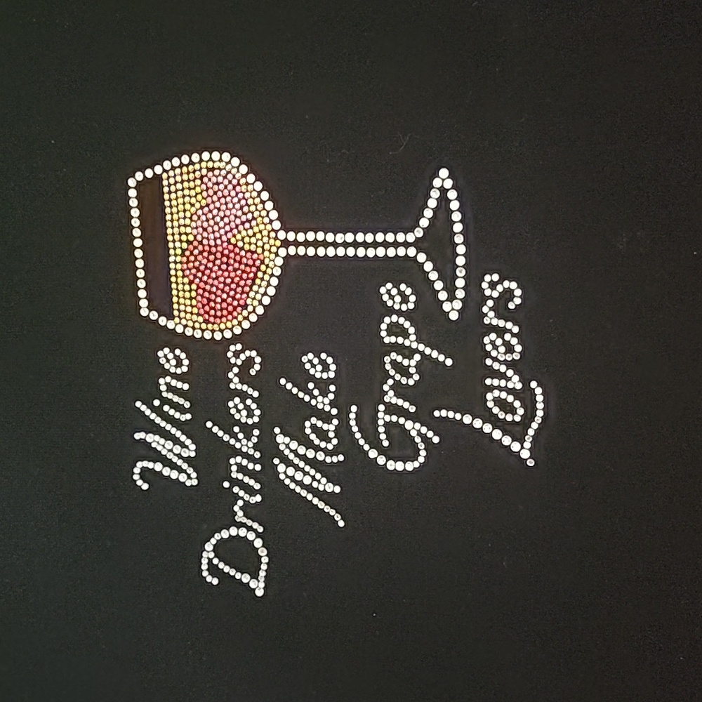 VEUC Wms Sz L Blk Novelty Tee w/Bling crystal "Wine Drinkers Make Grape Lovers"